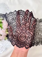 Mildy strechable black chantilly - Image 3